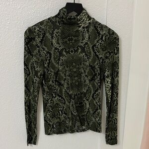 H&M Green Patterned Turtleneck